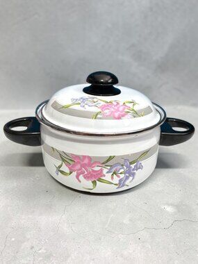 Vintage Floral Enamel Cooking Pot With Lid 2-Quart Black Handles White With Pink